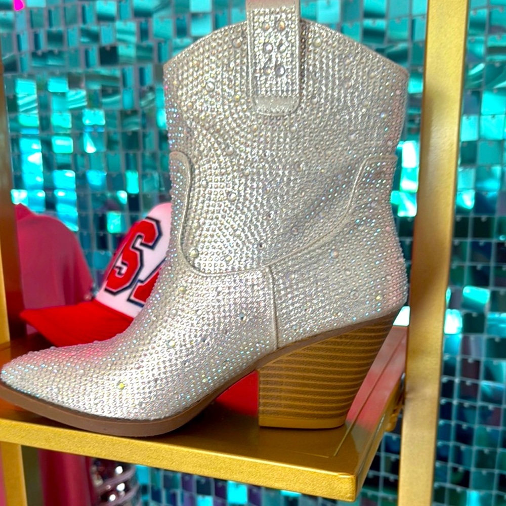 FOREVER BOUTIQUE SILVER RHINESTONE ANKLE BOOTS!